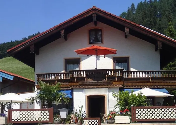 Haus Neuhaeusl Inkl. Chiemgaukarte Апартаменты